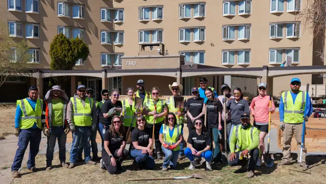 Mosaic Community Campus BrightView volunteers